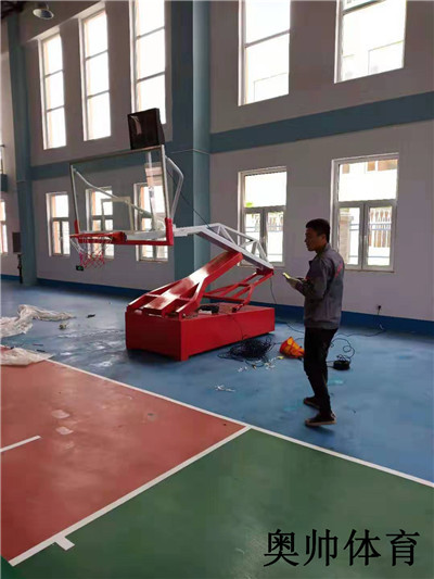 山东济宁客户定制室内电动液压篮球架安装完成
